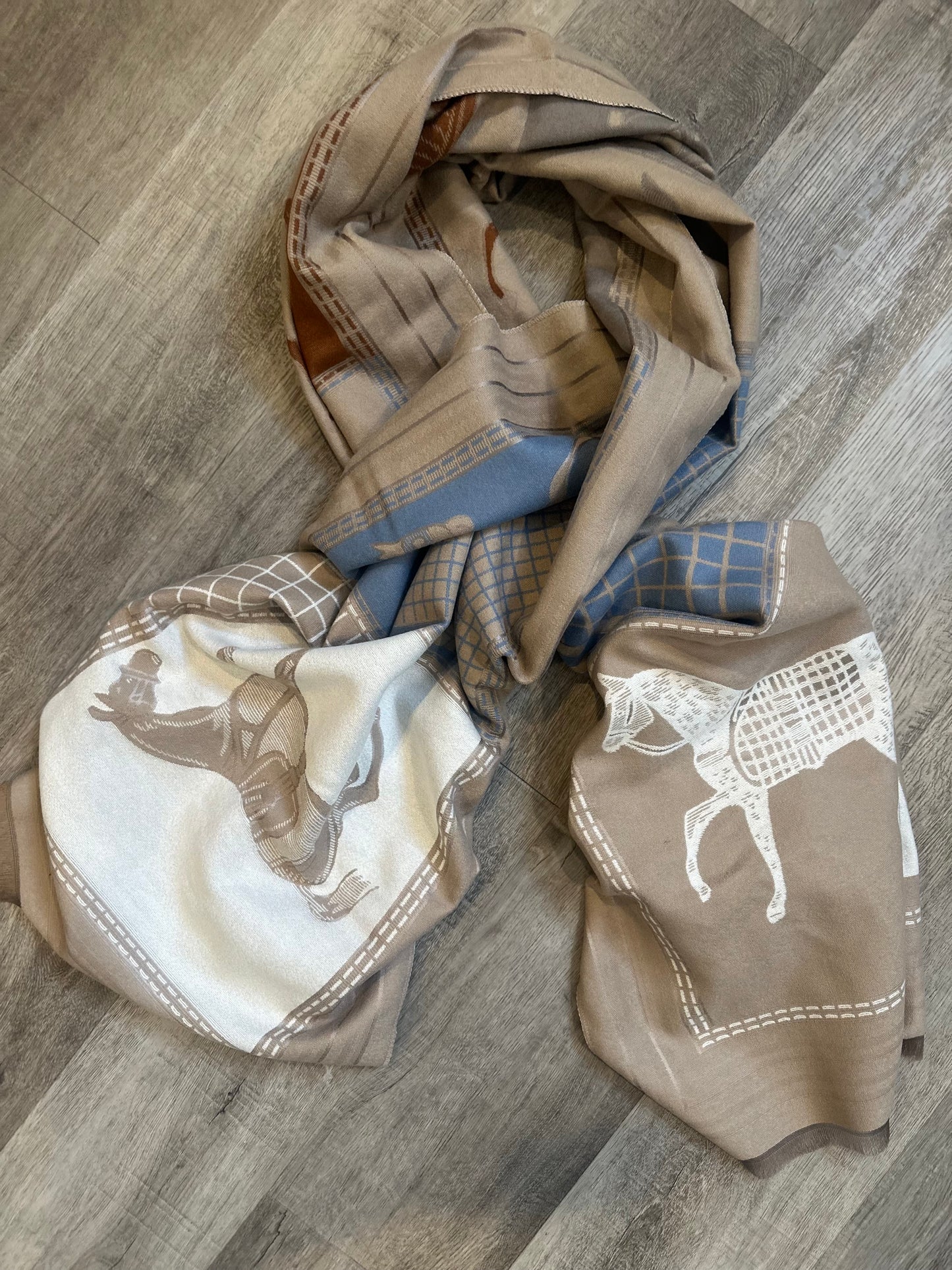 Scarf Grand Beige, Soft Blue